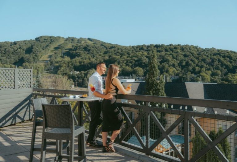 La plus belle terrasse à Bromont à l'Hôtel Château-Bromont