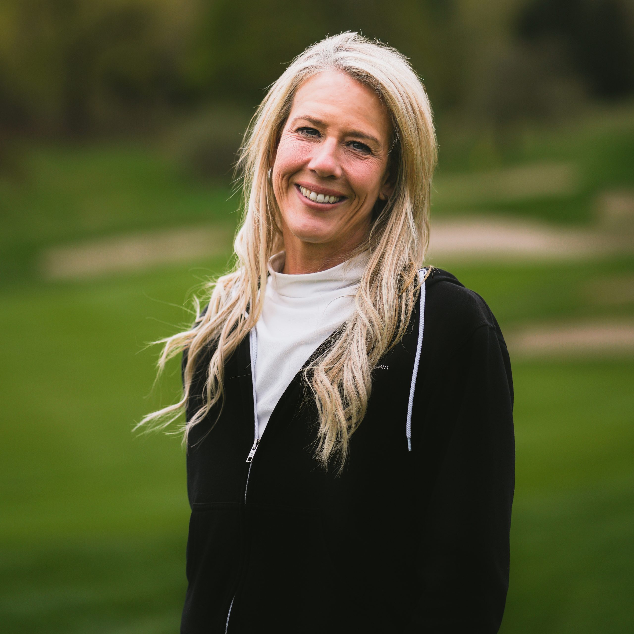 Portrait employé avec vue sur le Golf Château-Bromont