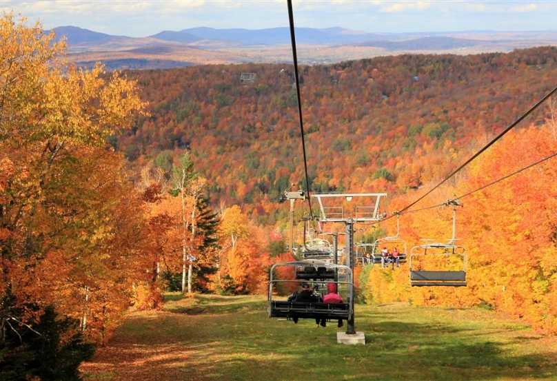 Vue du Mont Sutton pendant l'automne